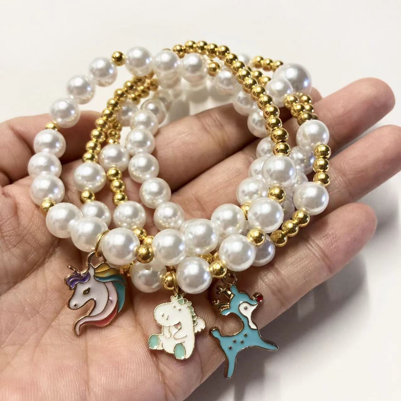 Pearl, Luxe-Looking Beaded Elk Pendant Bracelet