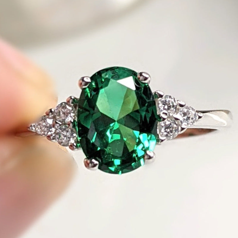 Fashionable Womens Ring With Oval Zircon